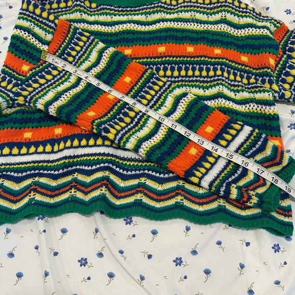 Women’s Large Striped Cropped Crewneck Sweater. Scalloped Hem. Oversized. - Picture 5 of 11